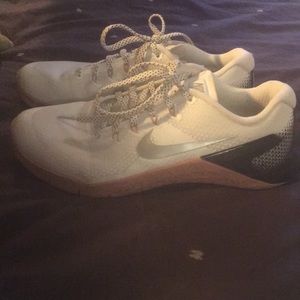 Nike Metcons Black/white/blush/silver